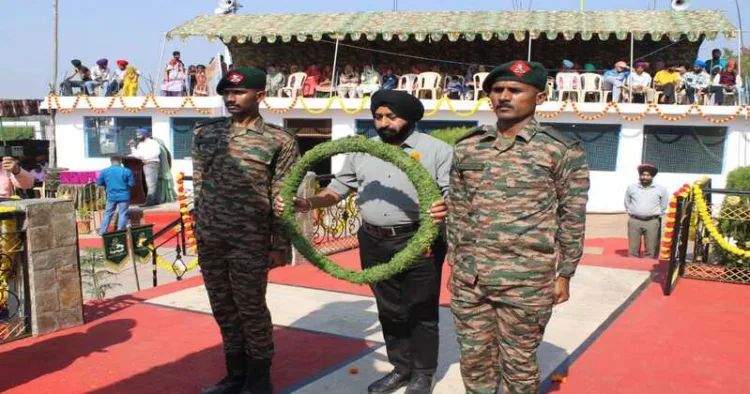 Wreath laying ceremony at Shaheedgarh War memorial at Nowshera in Rajouri district. (1)