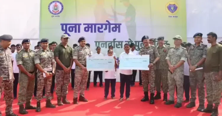 41 Maoists surrender before security officials in Bijapur, Image courtesy- Navbharat Times