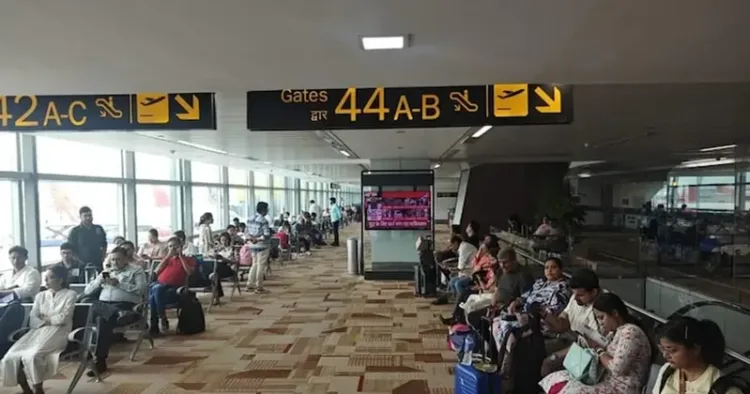 Flights delay in Delhi airport due to technical glitch, passengers need not panic