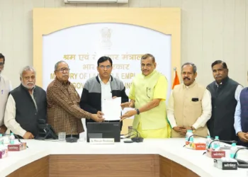 A BMS delegation submitted a memorandum to Labour Minister on November 21