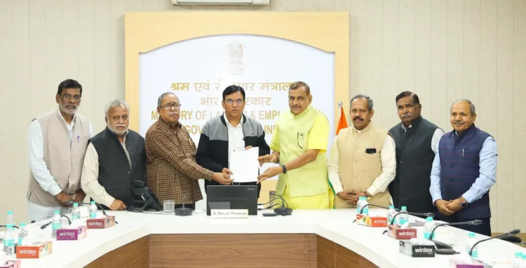 A BMS delegation submitted a memorandum to Labour Minister on November 21