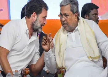 (Left) Congress Leader Rahul Gandhi (Right) Karnataka CM Siddaramaiah