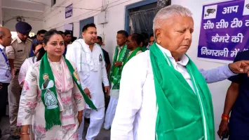 Rohini Acharya with father Lalu Yadav