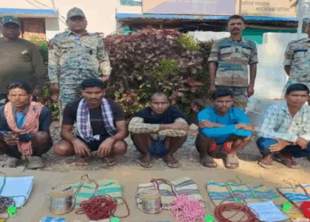 Arrested Maoists with seized arms