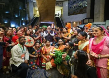Indian Diaspora gives cultural welcome to PM Narendra Modi in Johannesburg