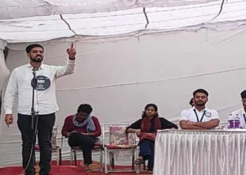 ABVP Candidate at the JNUSU elections putting across his viewpoint
