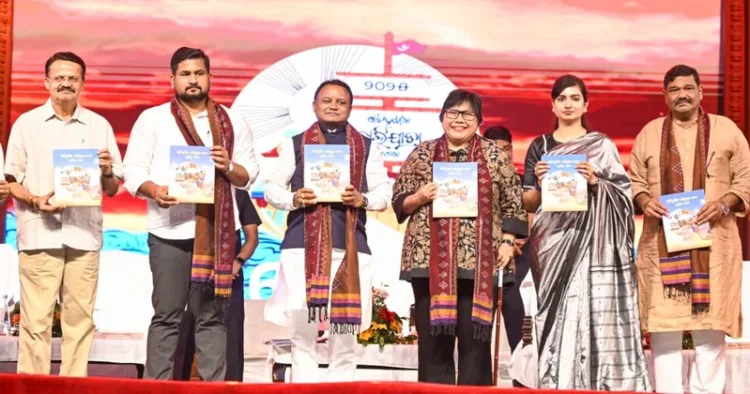 Chief Minister Mohan Charan Majhi and other dignitaries at the historic Bali Yatra 2025 celebrations in Cuttack