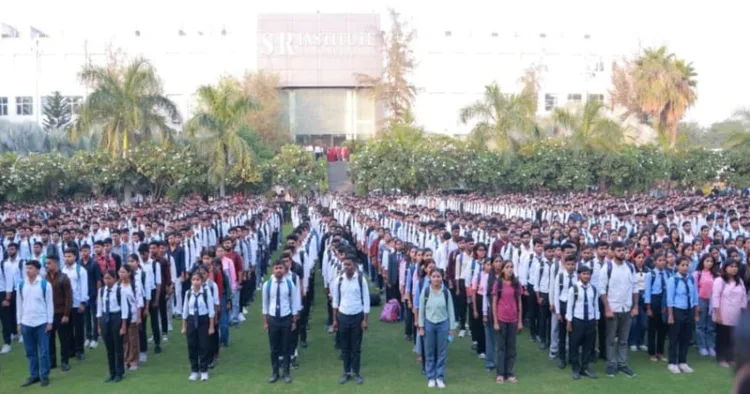 Over 5,000 students at S.R. Group of Institutions, Lucknow, united to sing “Vande Mataram”