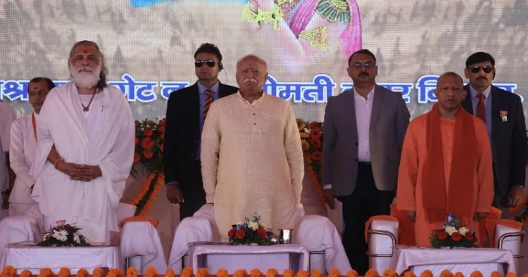 RSS Sarsanghalak Dr Mohan Bhagwat in the centre at Divya Gita programme that was held in Lucknow