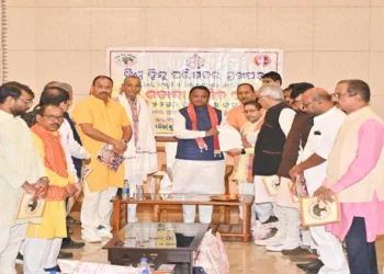 Vishva Hindu Parishad officials submitting a memorandum to Chief Minister Mohan Charan Majhi.
