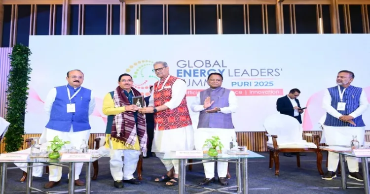 Union Minister for New & Renewable Energy Pralhad Joshi, Odisha Chief Minister Mohan Charan Majhi, and other dignitaries at the Global Energy Leaders’ Summit 2025 in Puri.
