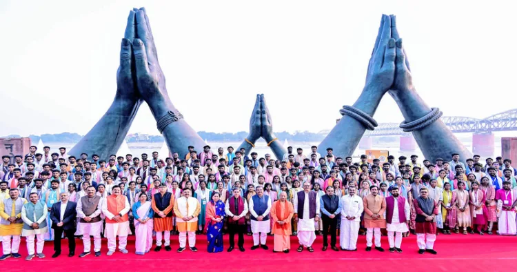 Varanasi, Dec 02 (ANI): Uttar Pradesh Chief Minister Yogi Adityanath, in a group photograph with Tamil Nadu Governor, R. N. Ravi, Puducherry Lieutenant Governor K. Kailashnathan, Union Ministers Dharmendra Pradhan, Dr L. Murugan and others, during the inauguration of the fourth edition of Kashi Tamil Sangamam, in Varanasi on Tuesday. (@myogiadityanathx/ANI Photo)