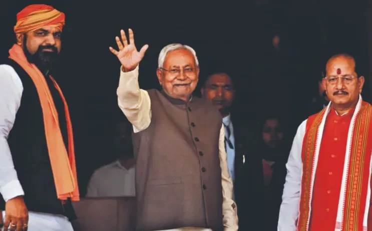 Bihar Chief Minister Nitish Kumar with deputy CMs Samrat Choudhary and Vijay Kumar Sinha, Image courtesy- Prabhat Khabar