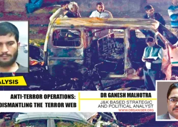 The bomb blast site near Red fort, Delhi
(Inset: Suicide bomber Dr Umar Un Nabi)