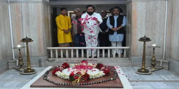Maharashtra DCM pays tribute at Smriti Mandir, Nagpur