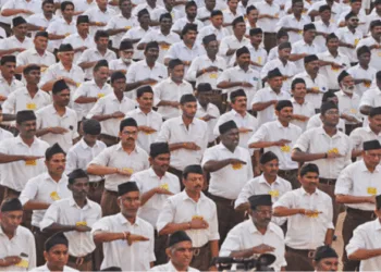 RSS karyakartas take a pledge
