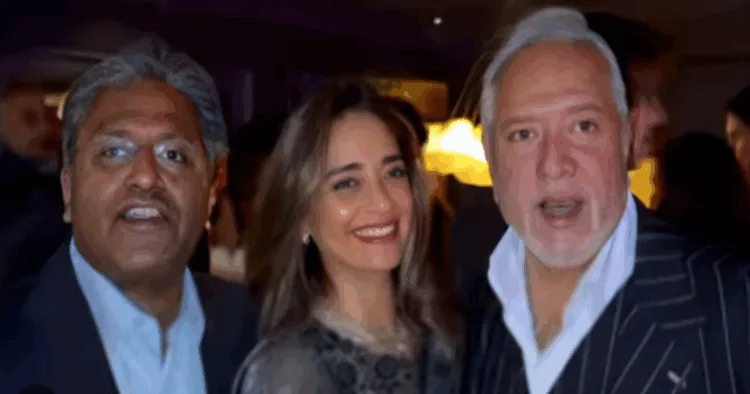 (Left) Lalit Modi (Extreme Right) Vijay Mallya