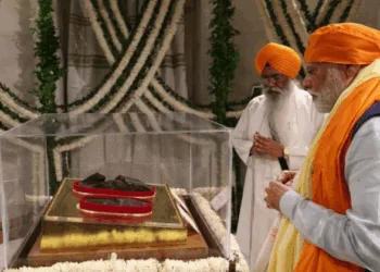 Prime Minister Narendra Modi paid tributes to Sri Guru Gobind Singh Ji