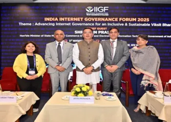 Dignitaries on the stage at the IIGF