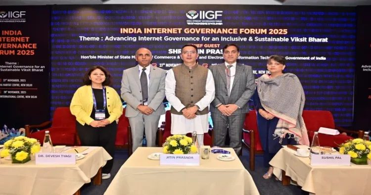 Dignitaries on the stage at the IIGF