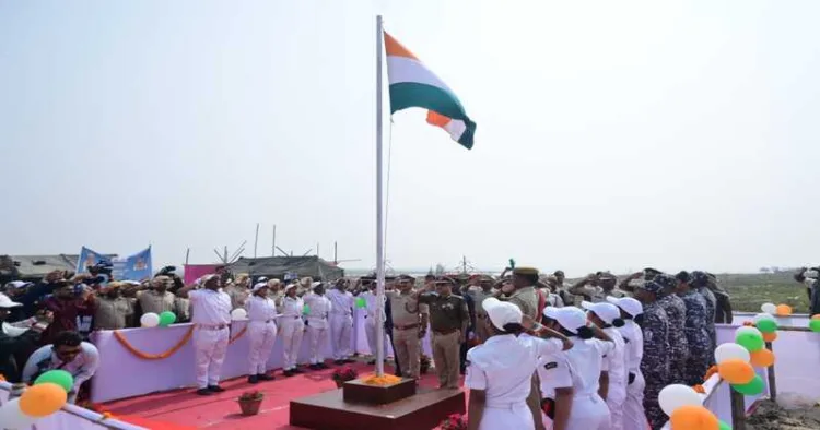 Odisha DGP Y.B. Khurania Hoists the National Flag on Uninhabited Udabali Island near Dhamra, Odisha