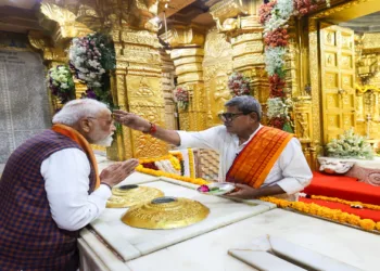 Gir Somnath, Jan 10 (ANI): A priest applies Chandan on the forehead of Prime Minister Narendra Modi at Somnath Temple, in Gir Somnath on Saturday. (DPR PMO/ANI Photo)