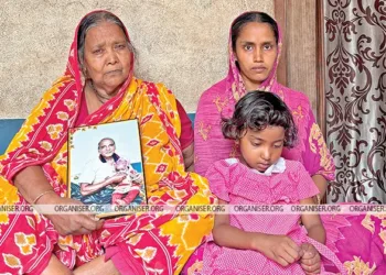“Who will give us justice”: Grieving wives of Hargovind Das and Chandan Das sitting at the verandah of their house (Photo: Organiser)