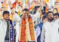 (From left) Union Minister of State and RPI (A) chief Ramdas Athawale, CM Devendra Fadnavis, and DCM Eknath Shinde address a Mahayuti rally (Image representative)