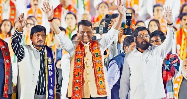 (From left) Union Minister of State and RPI (A) chief Ramdas Athawale, CM Devendra Fadnavis, and DCM Eknath Shinde address a Mahayuti rally (Image representative)