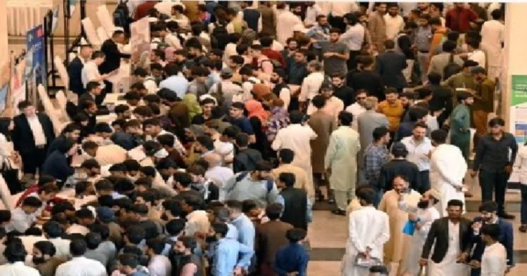 Protest by the government employess of Balochistan against Islamabad over financial discrepancies
