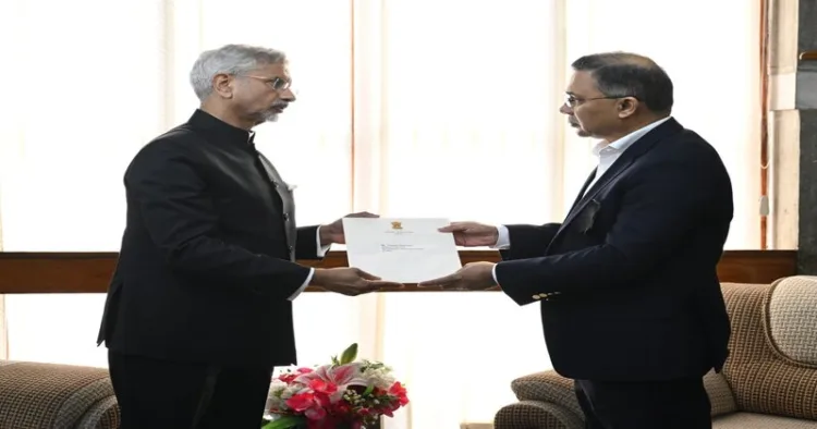 External Affairs Minister Dr. S. Jaishankar hands over the letter of PM Modi to BNP leader Tarique Rahman in Dhaka
