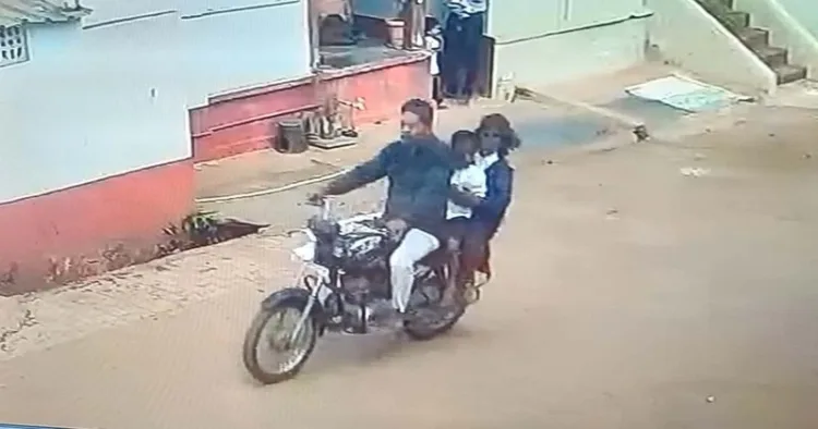 Accused Karim Mistri on the motorcycle with two kidnapped children