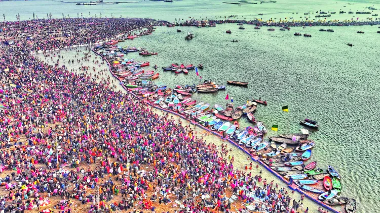 Devotees gather on the banks of the Bharathapuzha river in Thirunavaya for Kerala Mahamagham 2026
