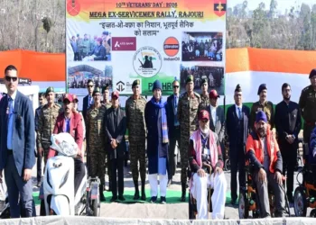 J&K LG Manoj Sinha pays tributes to Army Veterans