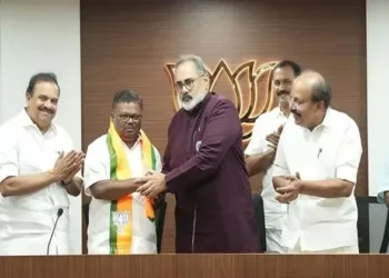 S. Rajendran accepts BJP membership from Rajeev Chandrasekhar