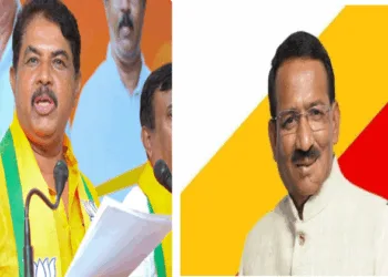 (Left) Leader of the Opposition in the Karnataka Legislative Assembly R. Ashok (Right) Excise Minister RB Thimmapur
