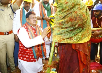 Union Minister Jual Oram at Medaram
