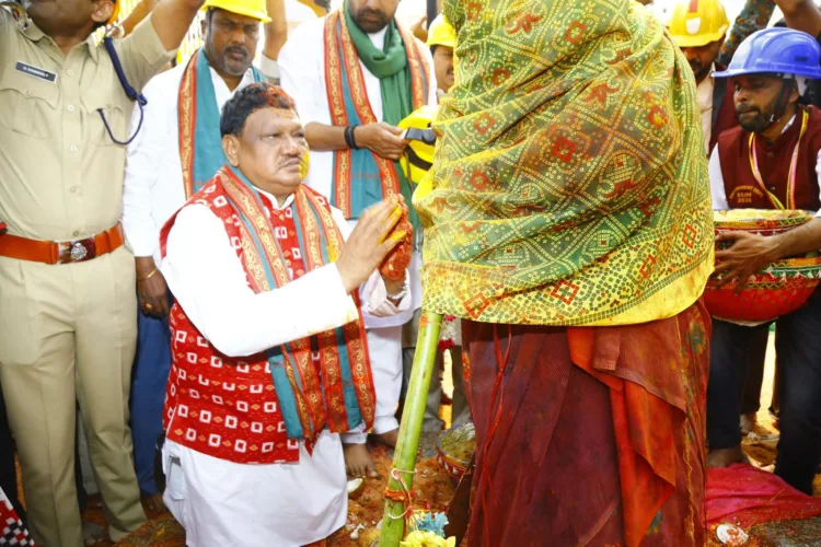 Union Minister Jual Oram at Medaram