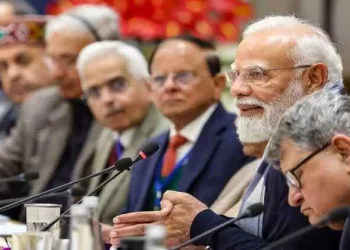 PM Modi Interacts with eminent economists at NITI Aayog