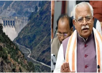 Union Power Minister Manohar Lal Khattar (Right)