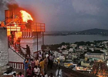 The Deepathoon sits on Thiruparankundram, home to one of the six sacred abodes of Murugan, a temple with layers of history, inscriptions, and devotional practice stretching back centuries
