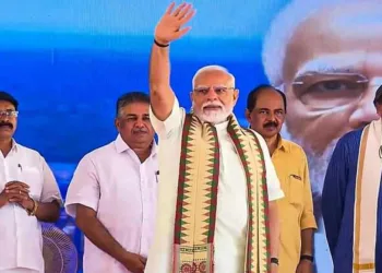 Prime Minister Narendra Modi, Congress MP Shashi Tharoor and others during the inauguration of the Vizhinjam International Seaport, in Thiruvananthapuram in 2025