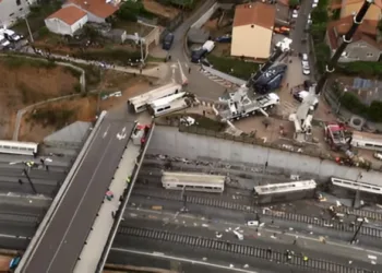 Two high-speed trains derail in córdoba province, leaving 21 dead