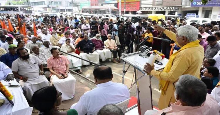 Alok Kumar, international president of Vishwa Hindu Parishad, inaugurating the Sabarimala Karma Samithi protest in front of the Secretariat in Thiruvananthapuram on Monday demanding a CBI probe into the ongoing Sabarimala temple gold theft row