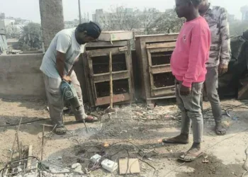 AMC razes 2,500 sq ft illegal property of Rafiq Vyapari