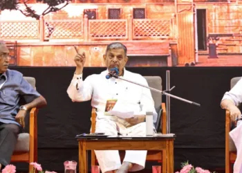 Uttara Kerala Pranta Sanghchalak Adv. K.K. Balaram, RSS Sarkaryavah Dattatreya Hosabale, Vibhag Sanghchalak U.Gopal Mallar (Left to Right)