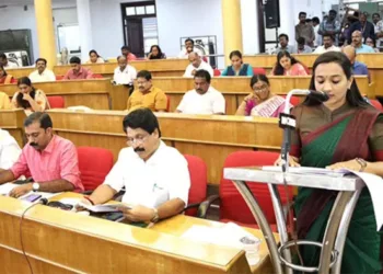 Tiruvananthapuram Corporation Deputy Mayor Ashanath presenting the budget