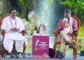 RSS Akhil Bharatiya Prachar Toli Sadasya Mukul Kanitkar and Organiser Editor Prafulla Ketka in a discussion