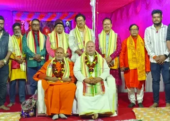 The programme witnessed the presence of respected religious and social leaders, including Pujya Mahant Ramakrishna Das Maharaj of Radhaballabh Math, Puri