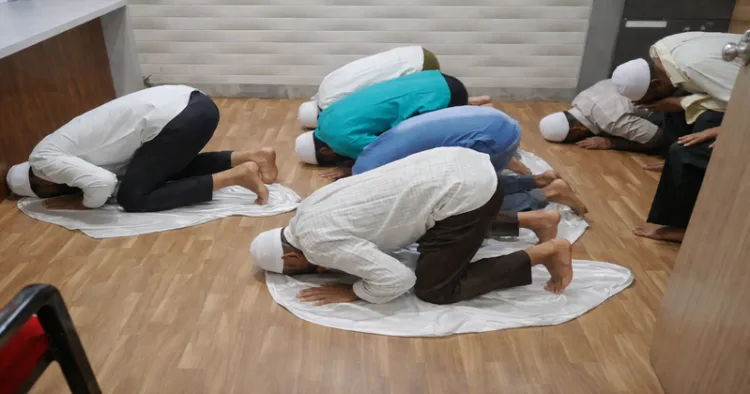 Islamists offering Namaz within the government office premises in Malegaon